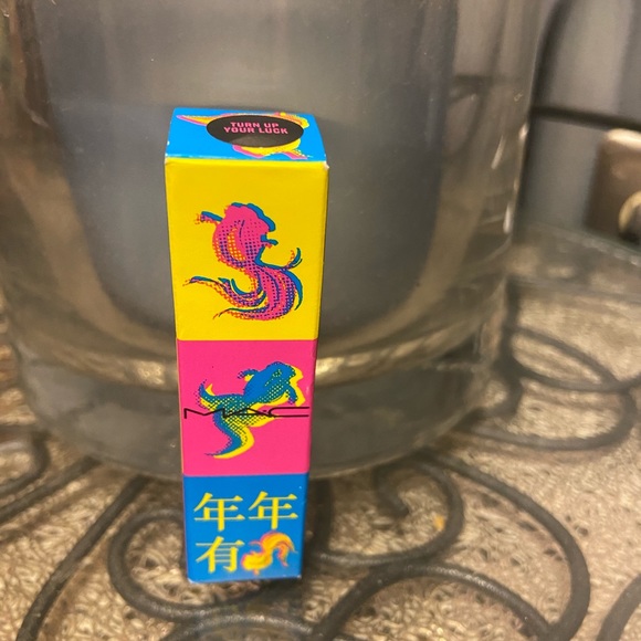 MAC Turn up Your Luck - Picture 4 of 5